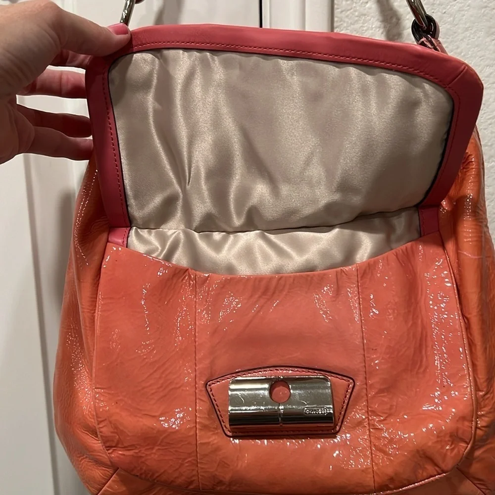 COACH 19299 KRISTIN PATENT LEATHER ROSE HOBO BAG Vintage VGUC few ink marks